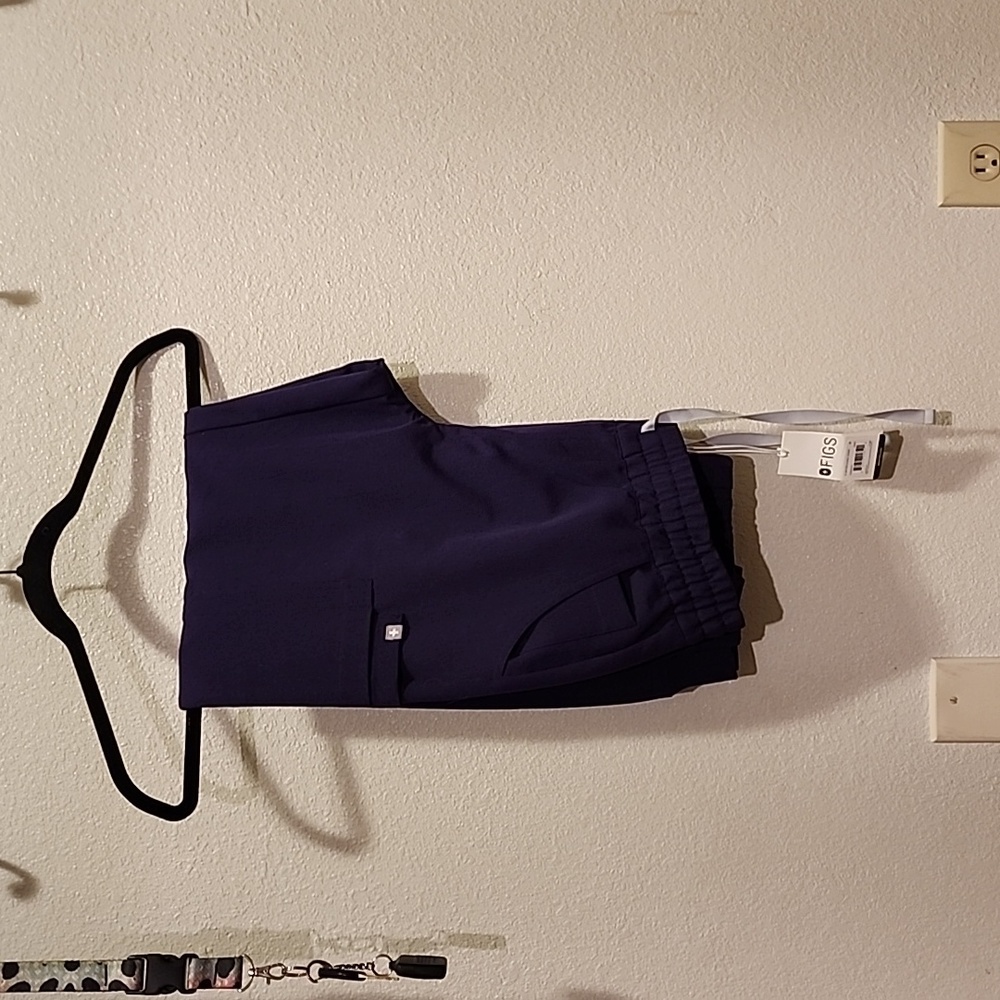 Figs, jogger style scrubs pants, medium, purple